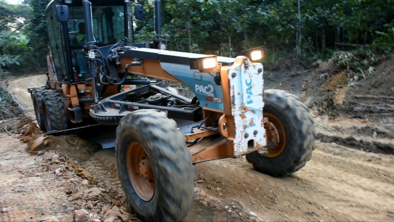Camacã: Prefeitura recupera estrada vicinal depois de 40 anos 
